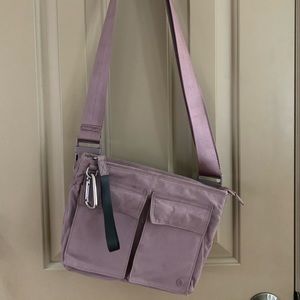 Athleta crossbody bag light mauve/lavender color. Gently pre-owned. Like new!